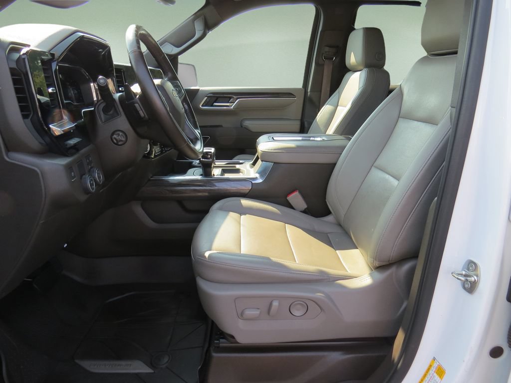 Used 2022 Chevrolet Silverado 1500 LTZ w/ LTZ Premium Package RWD image 19