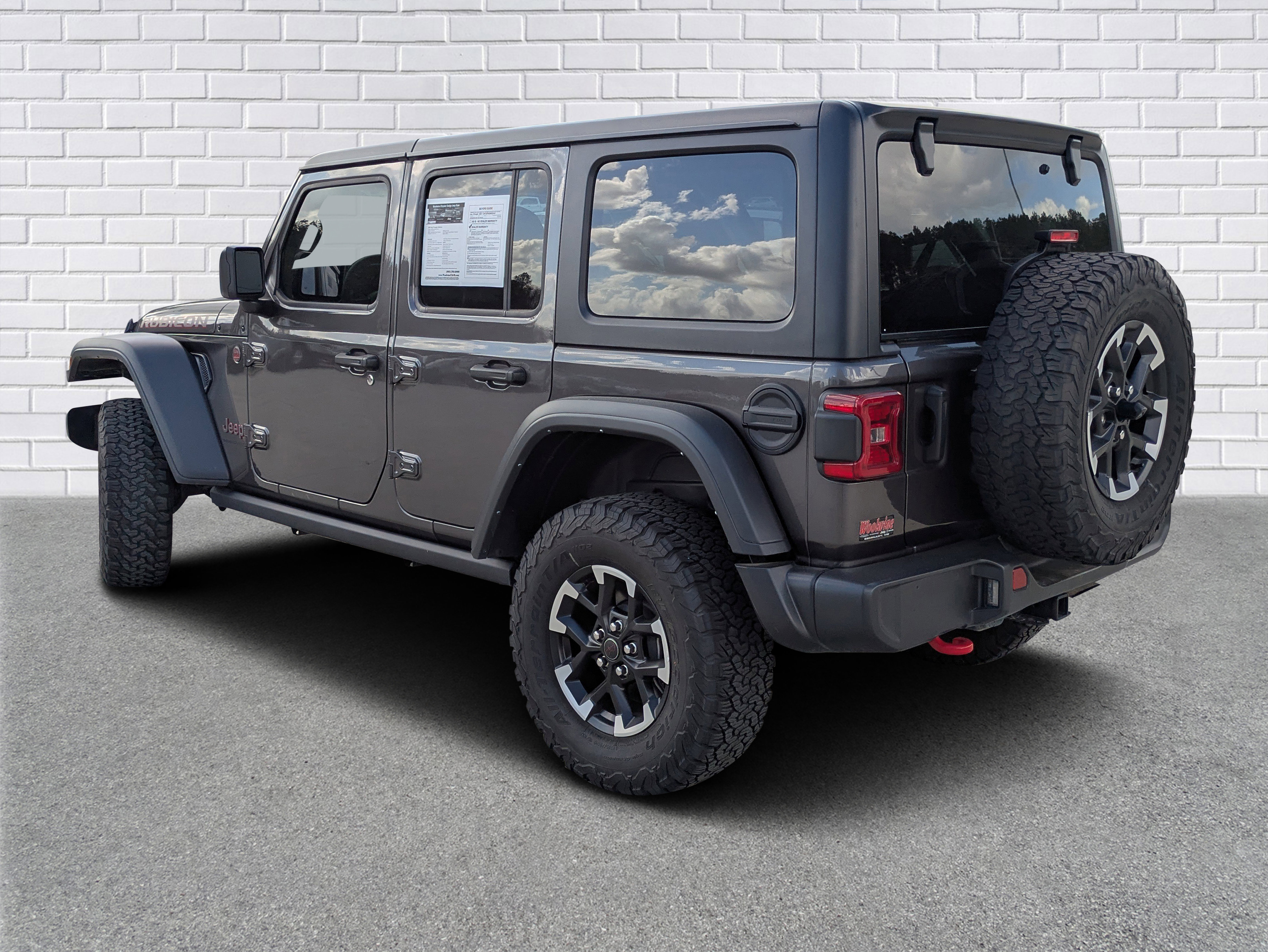 Used 2025 Jeep Wrangler Unlimited Rubicon image 3