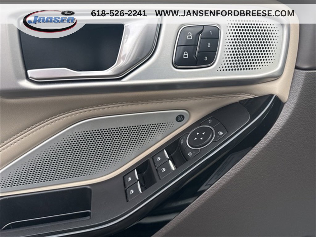 Used 2022 Ford Explorer Platinum w/ Equipment Group 601A image 8