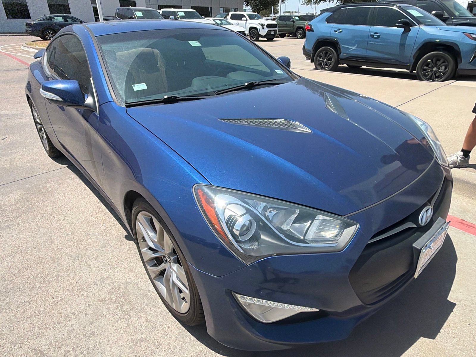 Used 2016 Hyundai Genesis Coupe 3.8 RWD image 4
