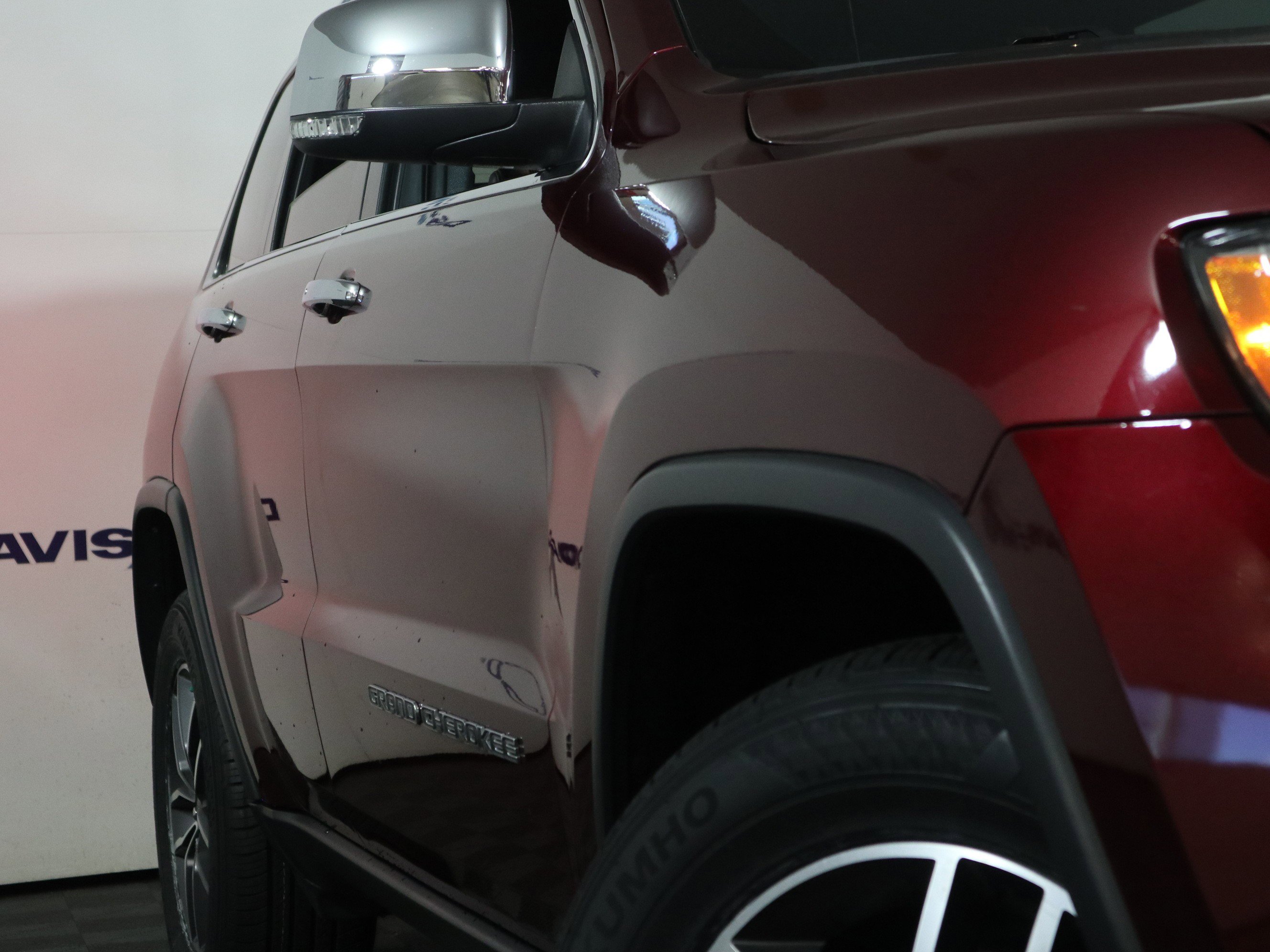 Used 2020 Jeep Grand Cherokee Limited w/ Luxury Group II image 3