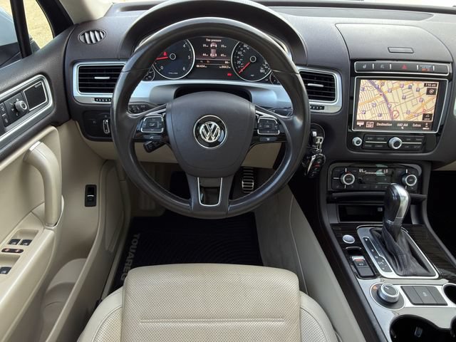 Used 2016 Volkswagen Touareg Executive AWD/4WD image 14