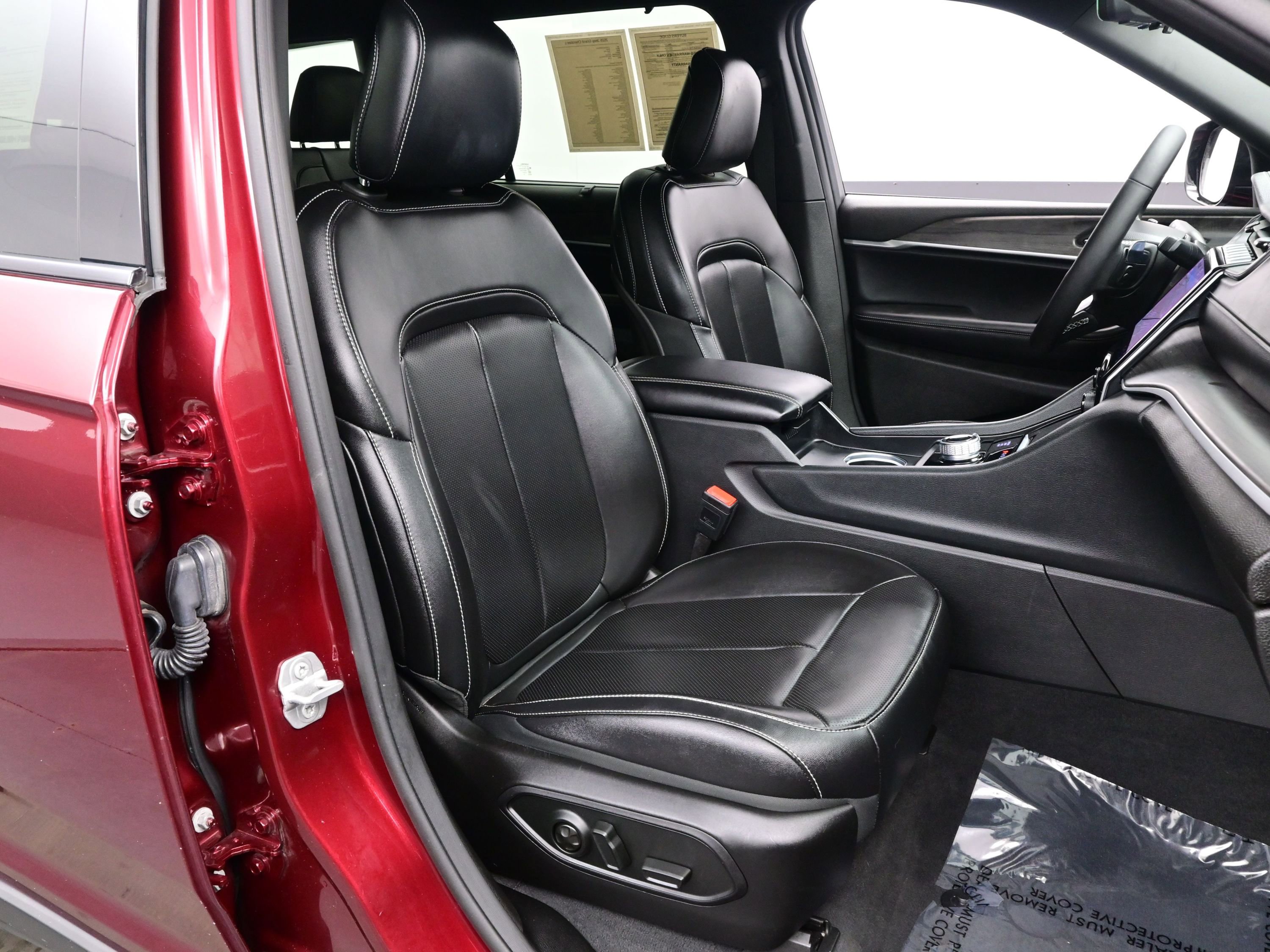 Used 2025 Jeep Grand Cherokee L Limited w/ Luxury Tech Group II image 14