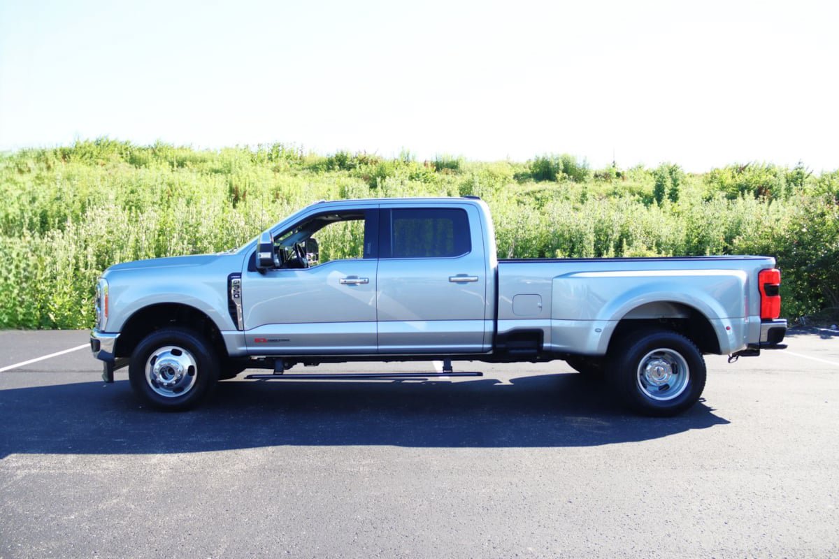 Used 2023 Ford F350 Lariat w/ Lariat Ultimate Package AWD/4WD image 7