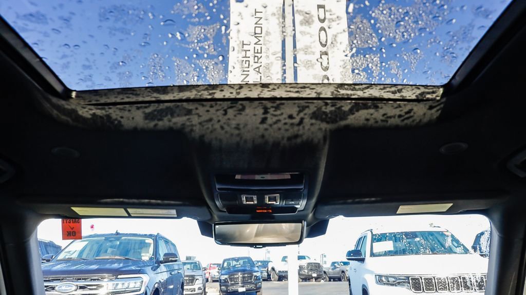 Used 2024 Land Rover Defender 110 X-Dynamic SE image 17