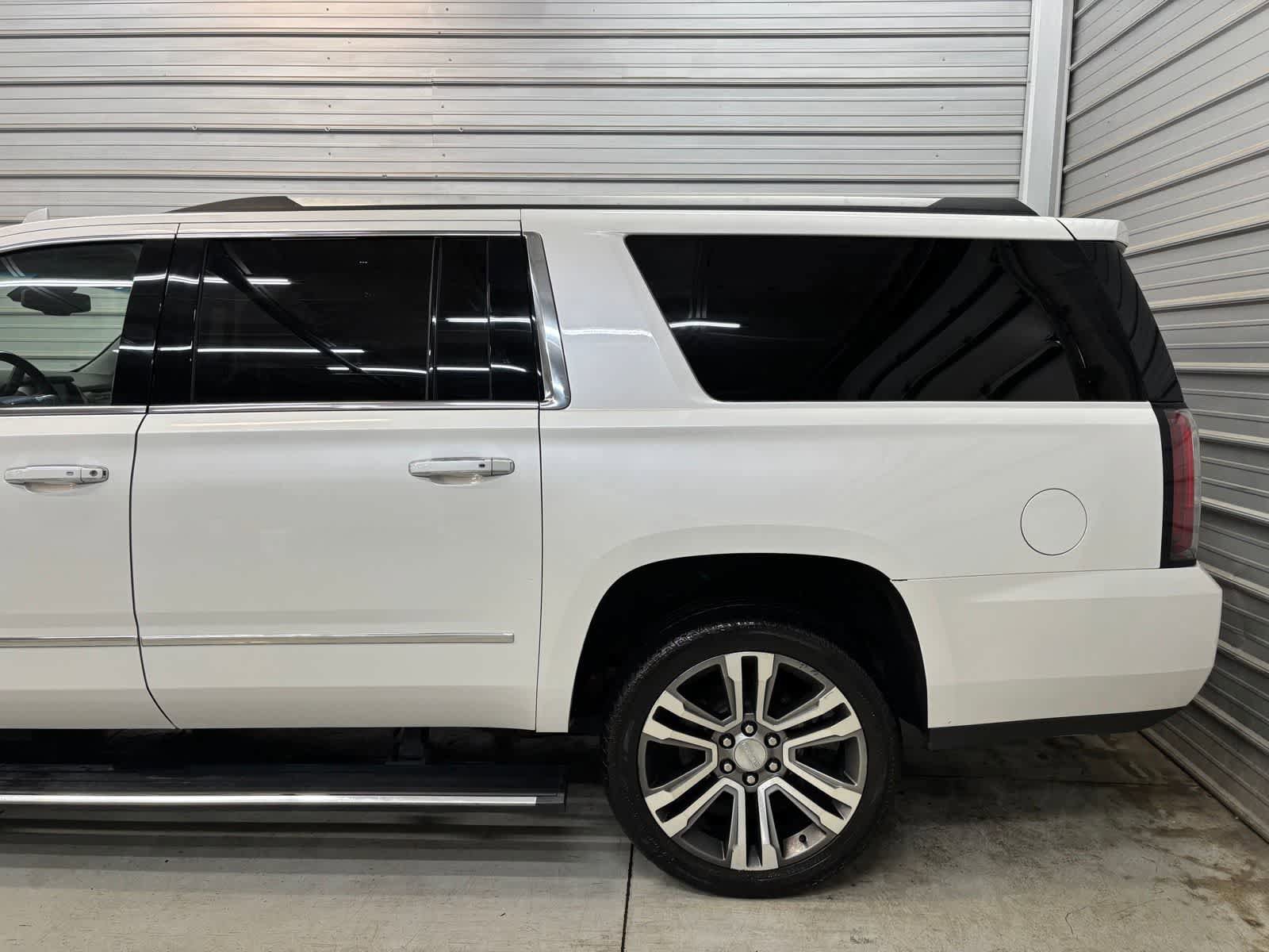 Used 2019 GMC Yukon XL Denali w/ Denali Ultimate Package AWD/4WD image 5