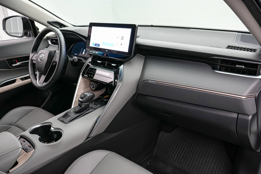 Used 2024 Toyota Venza LE image 23