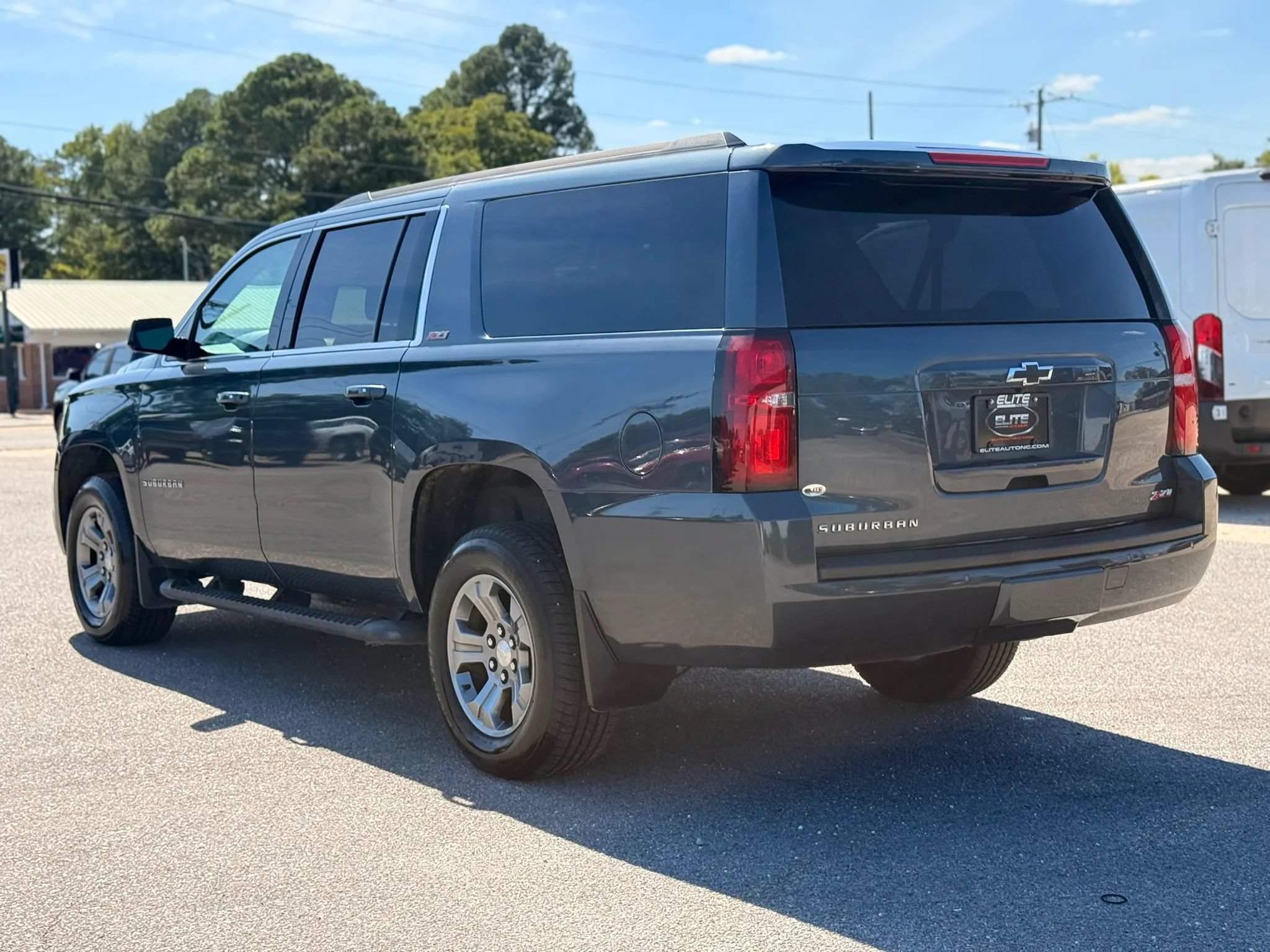 Used 2020 Chevrolet Suburban LT AWD/4WD image 7