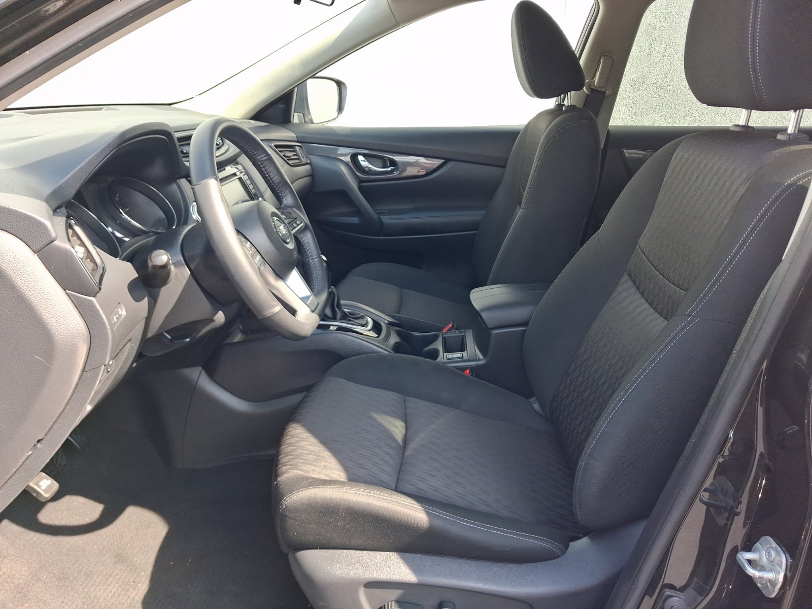 Used 2019 Nissan Rogue SV AWD/4WD image 5