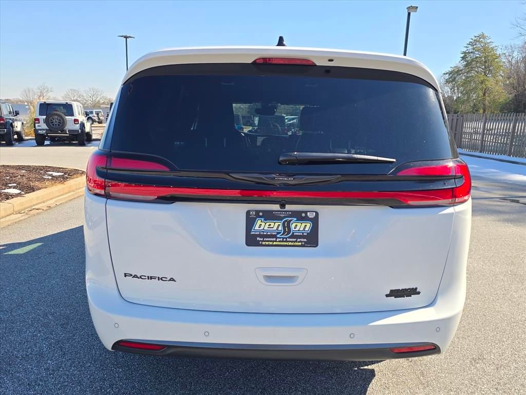 New 2026 Chrysler Pacifica Select FWD image 14