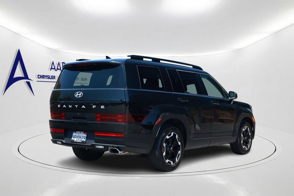 Used 2025 Hyundai Santa Fe SEL FWD image 4