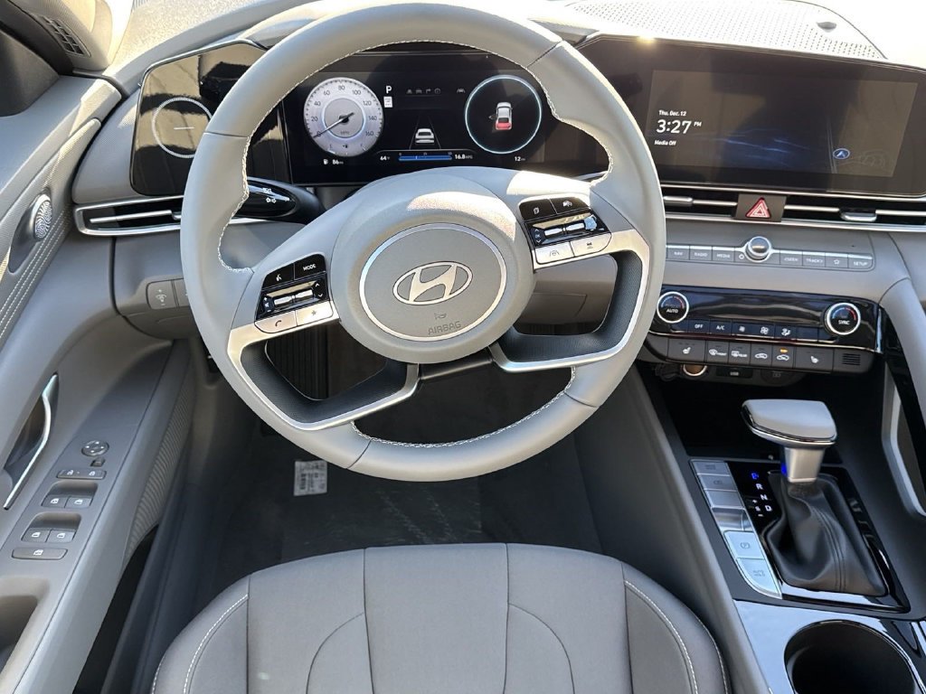 Used 2025 Hyundai Elantra SEL FWD image 22