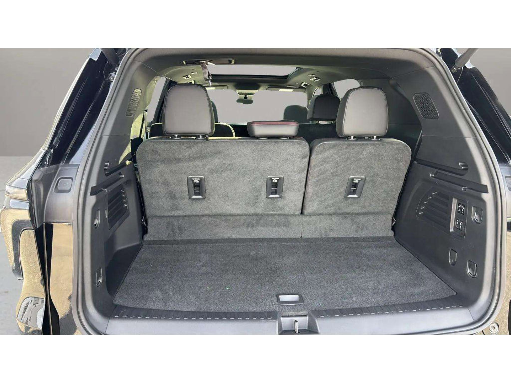 Used 2024 Chevrolet Traverse RS w/ LPO, Floor Liner Package image 9