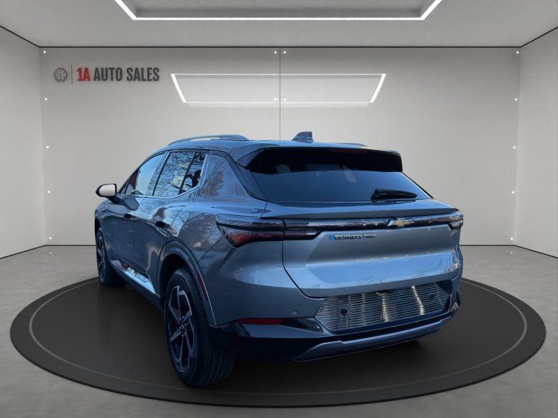 Used 2024 Chevrolet Equinox EV LT image 3