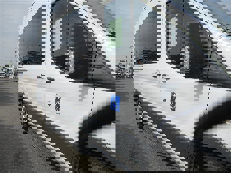 Used 2018 Ford Transit 150 XLT image 10