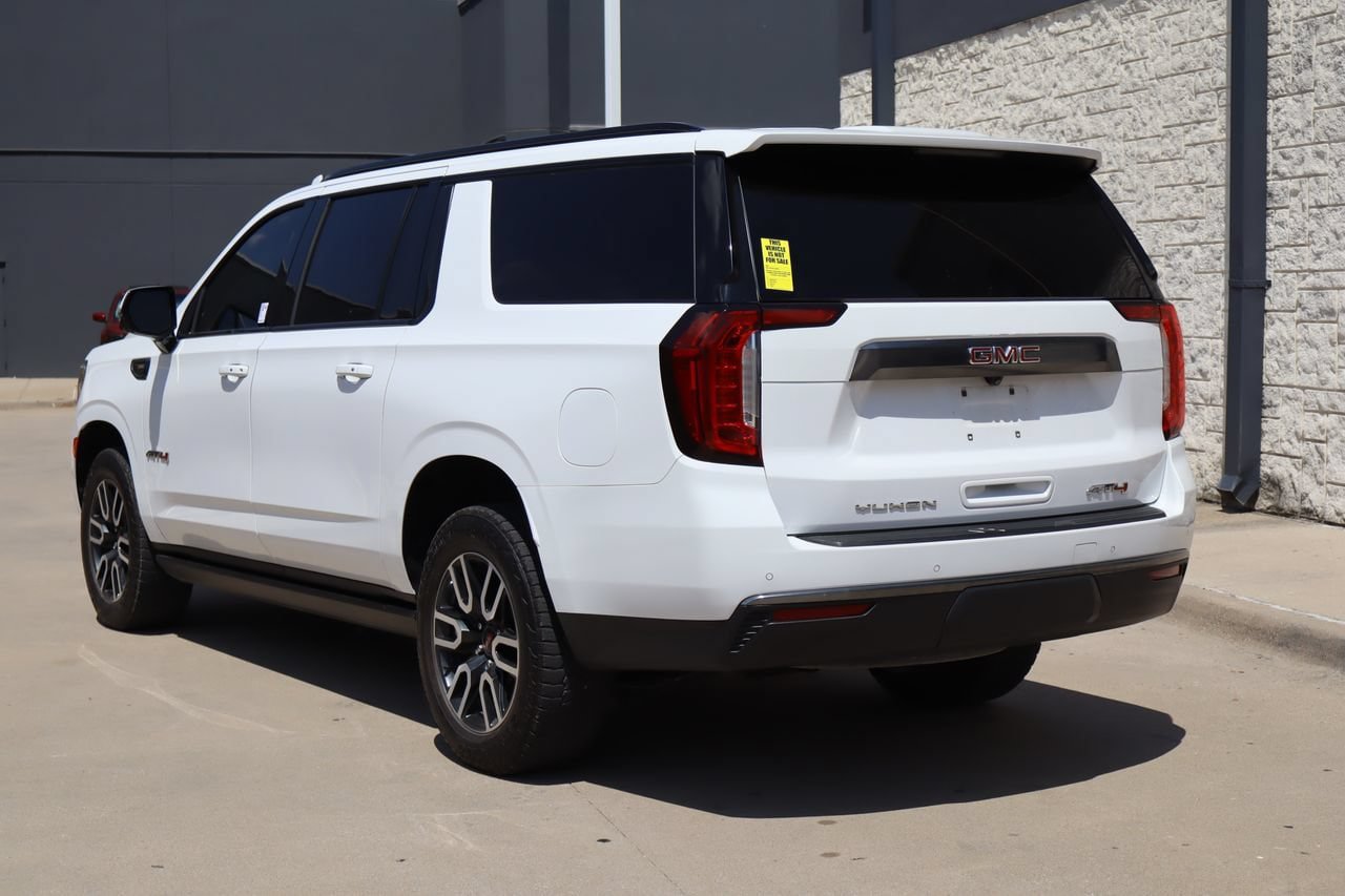 Used 2023 GMC Yukon XL AT4 w/ Technology Package AWD/4WD image 3
