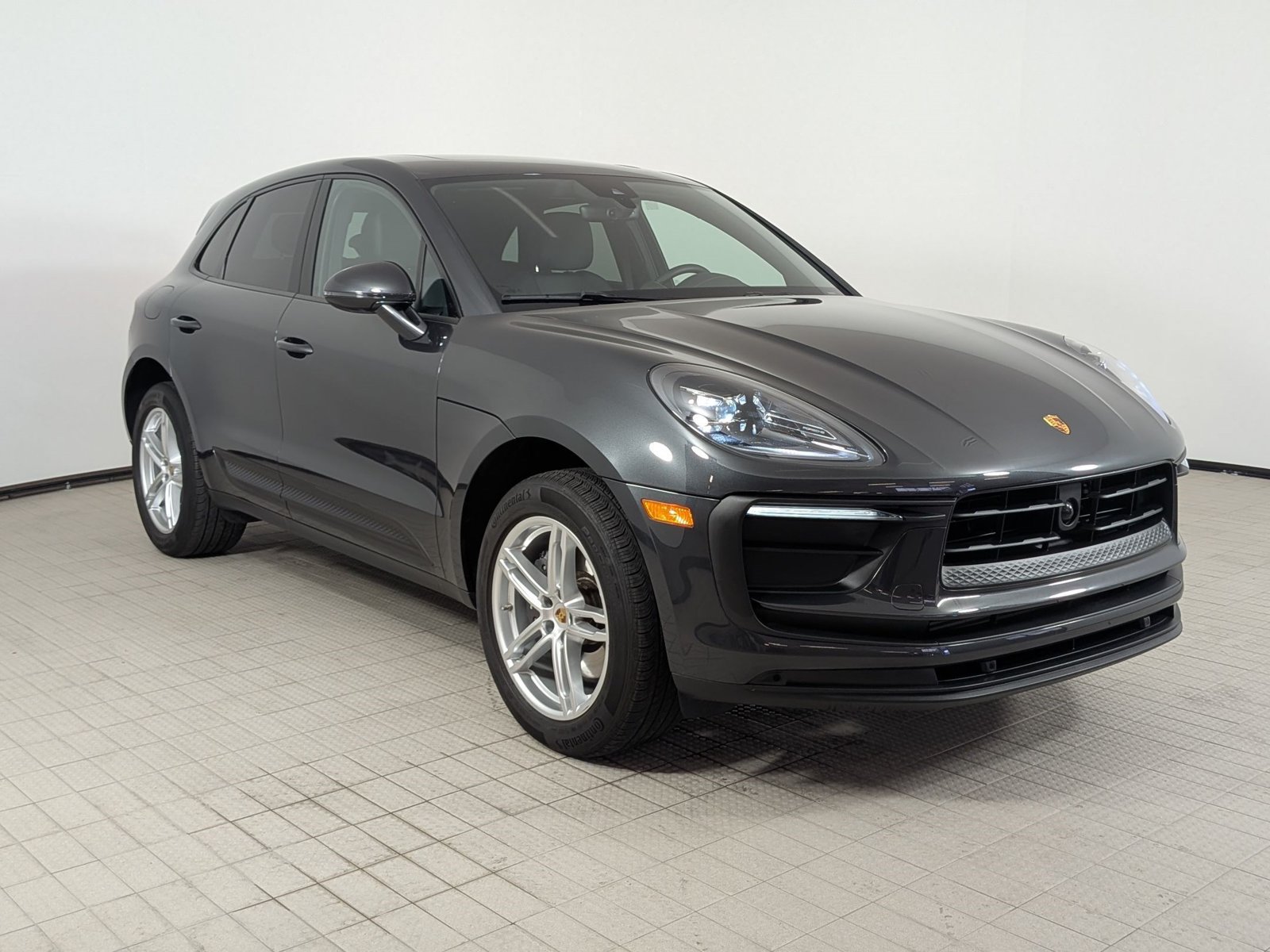 Certified 2023 Porsche Macan AWD/4WD image 7