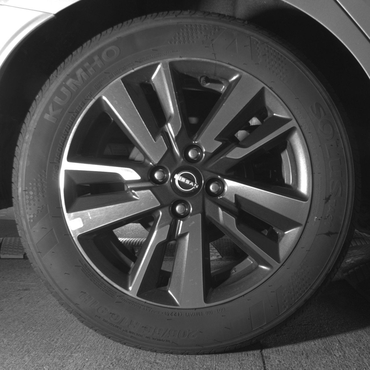 Used 2025 Nissan Versa SV FWD image 15