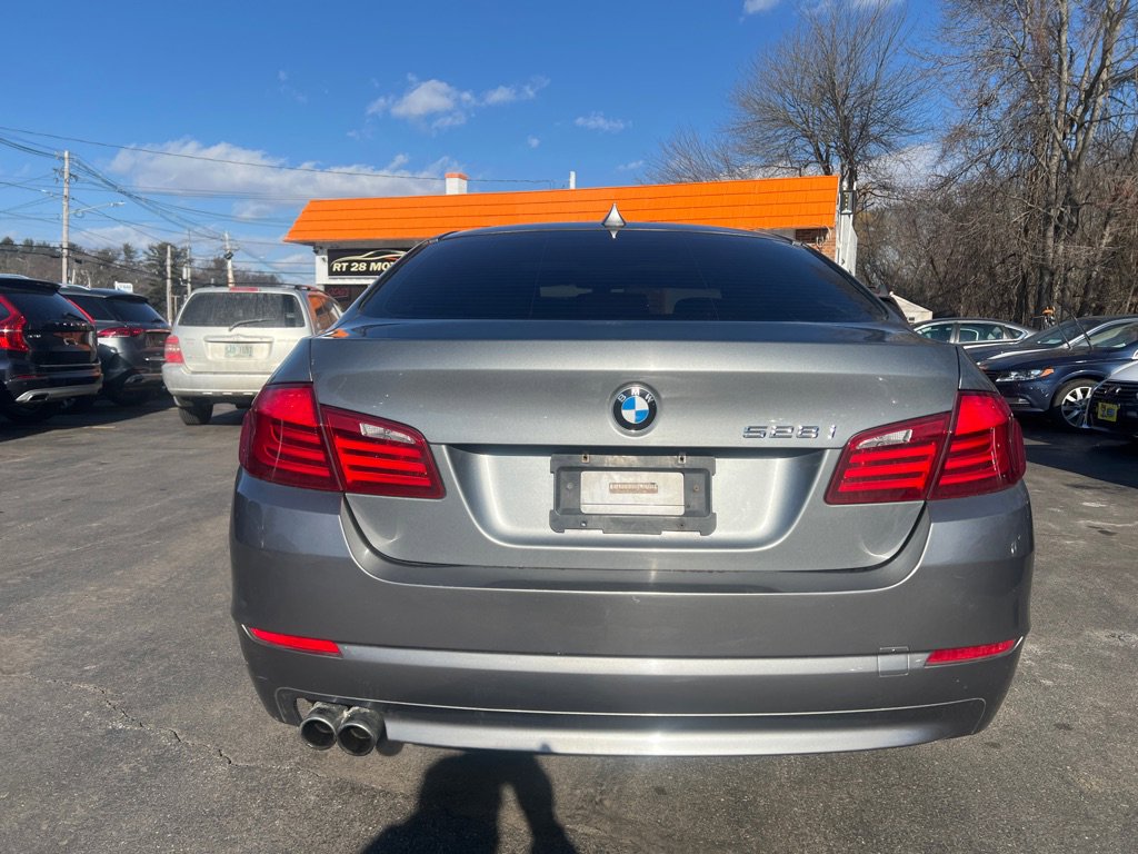 Used 2011 BMW 528i Sedan RWD image 4