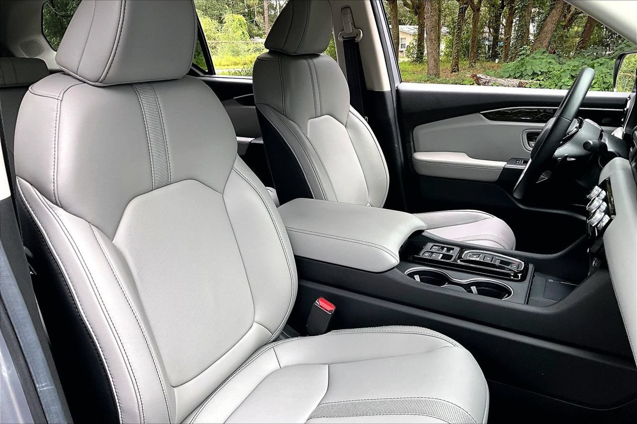 Used 2025 Honda Pilot Touring image 29