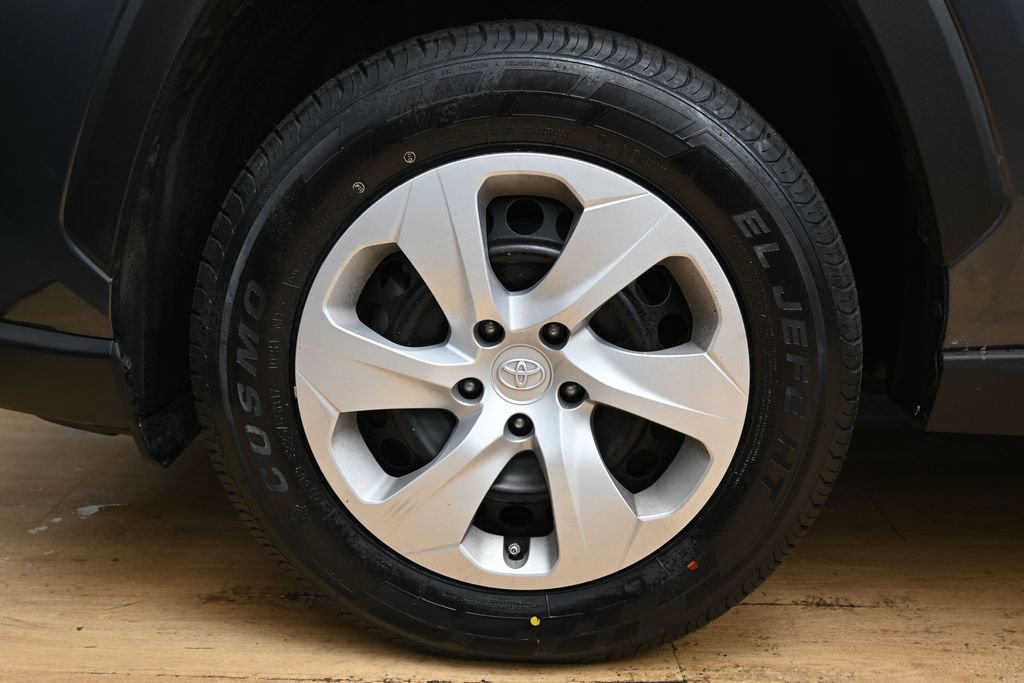 Used 2024 Toyota RAV4 LE image 11
