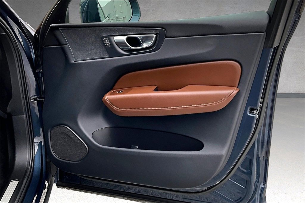 Used 2023 Volvo XC60 B5 Plus w/ Climate Package image 27