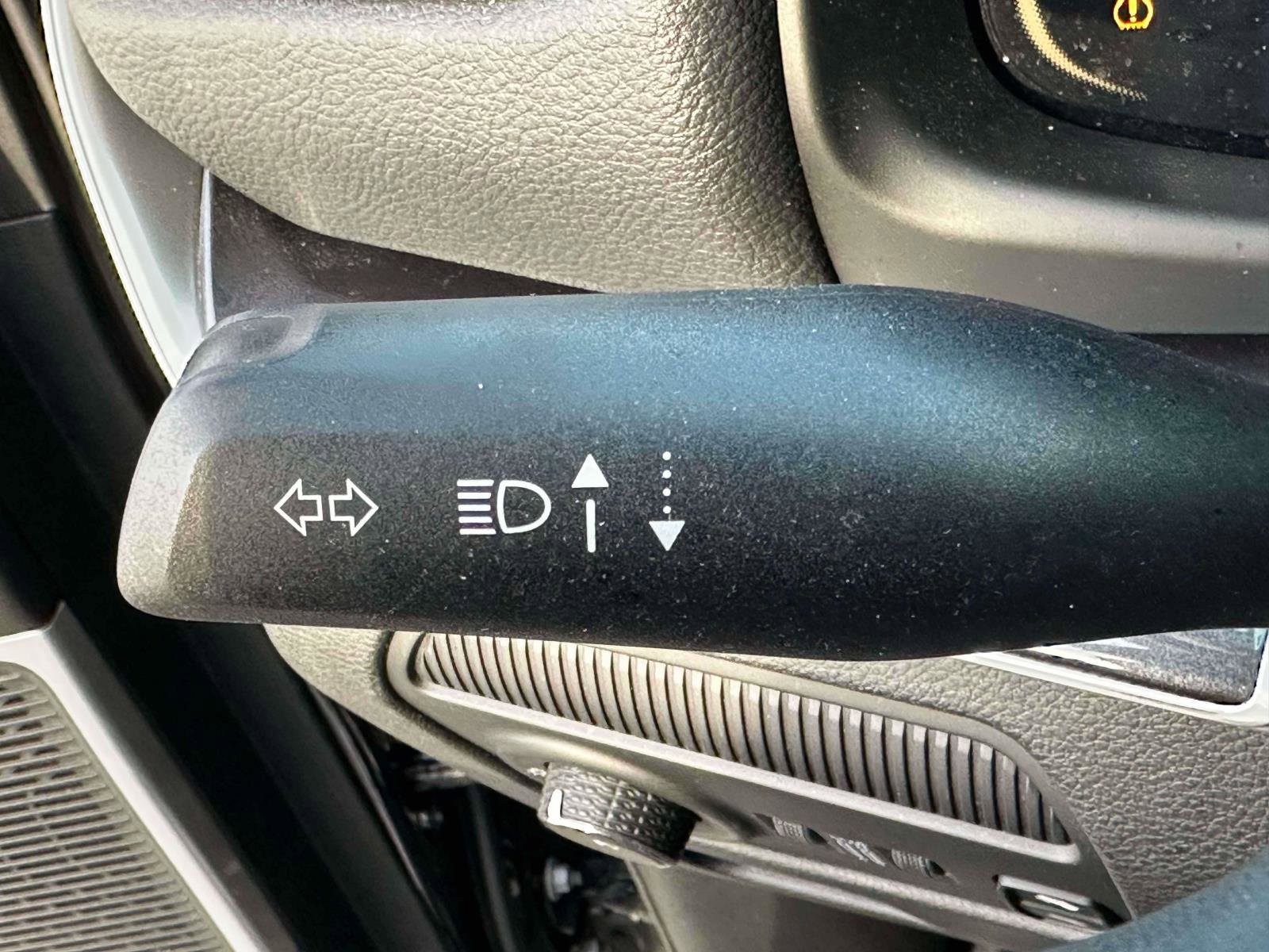 Used 2024 Jeep Wagoneer 4WD w/ Premium Group I image 24