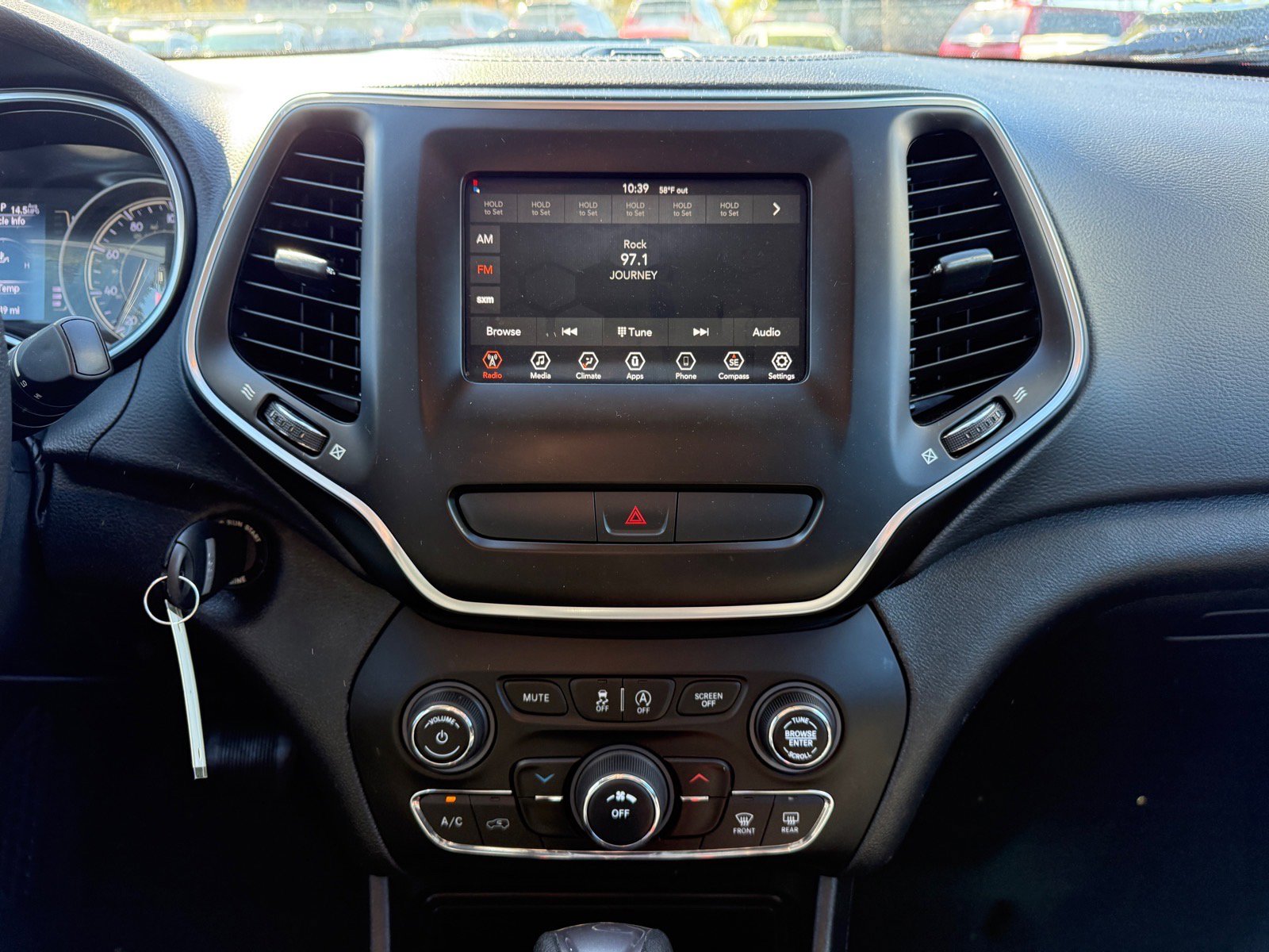 Used 2020 Jeep Cherokee Latitude image 18