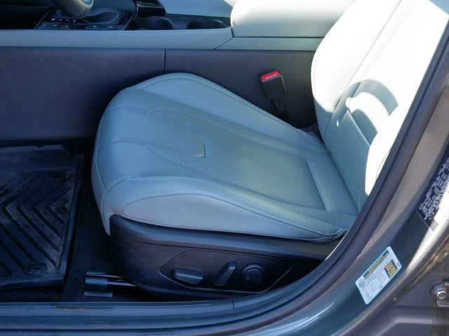 Used 2024 Hyundai Elantra Limited image 13