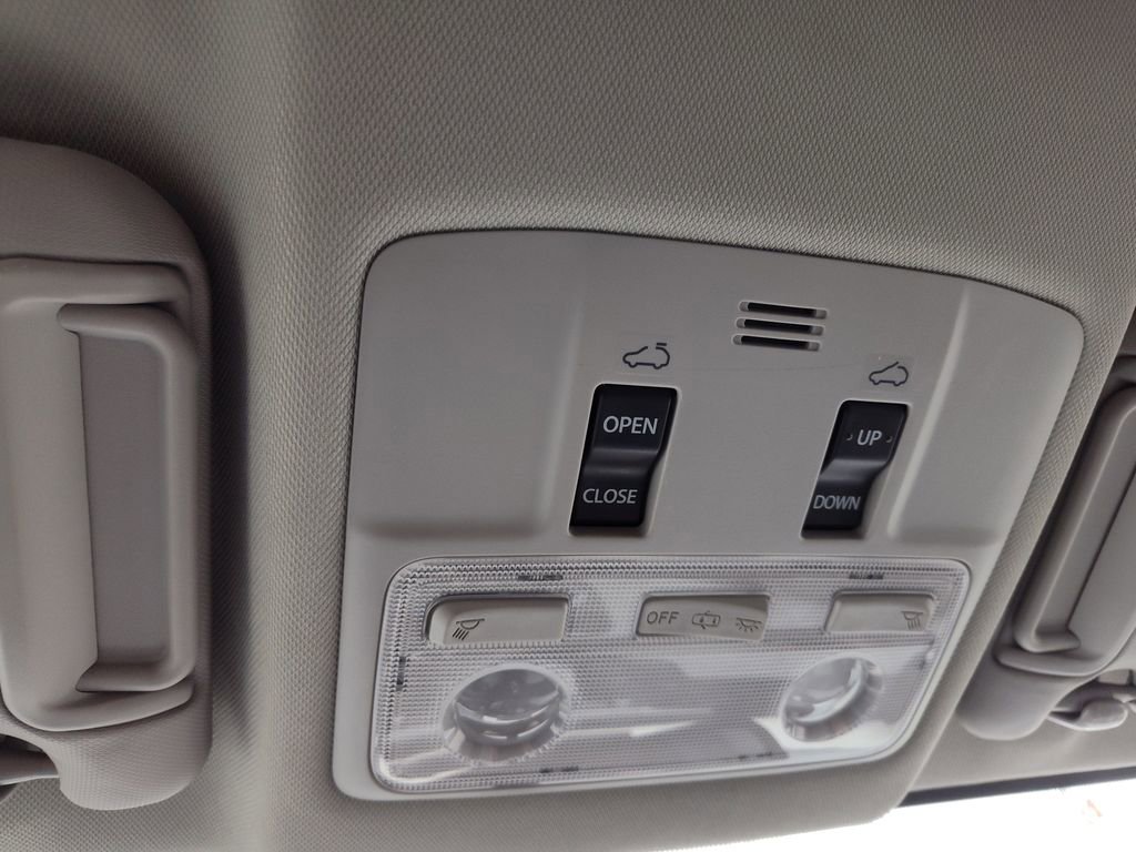 Used 2015 Toyota RAV4 Limited image 28