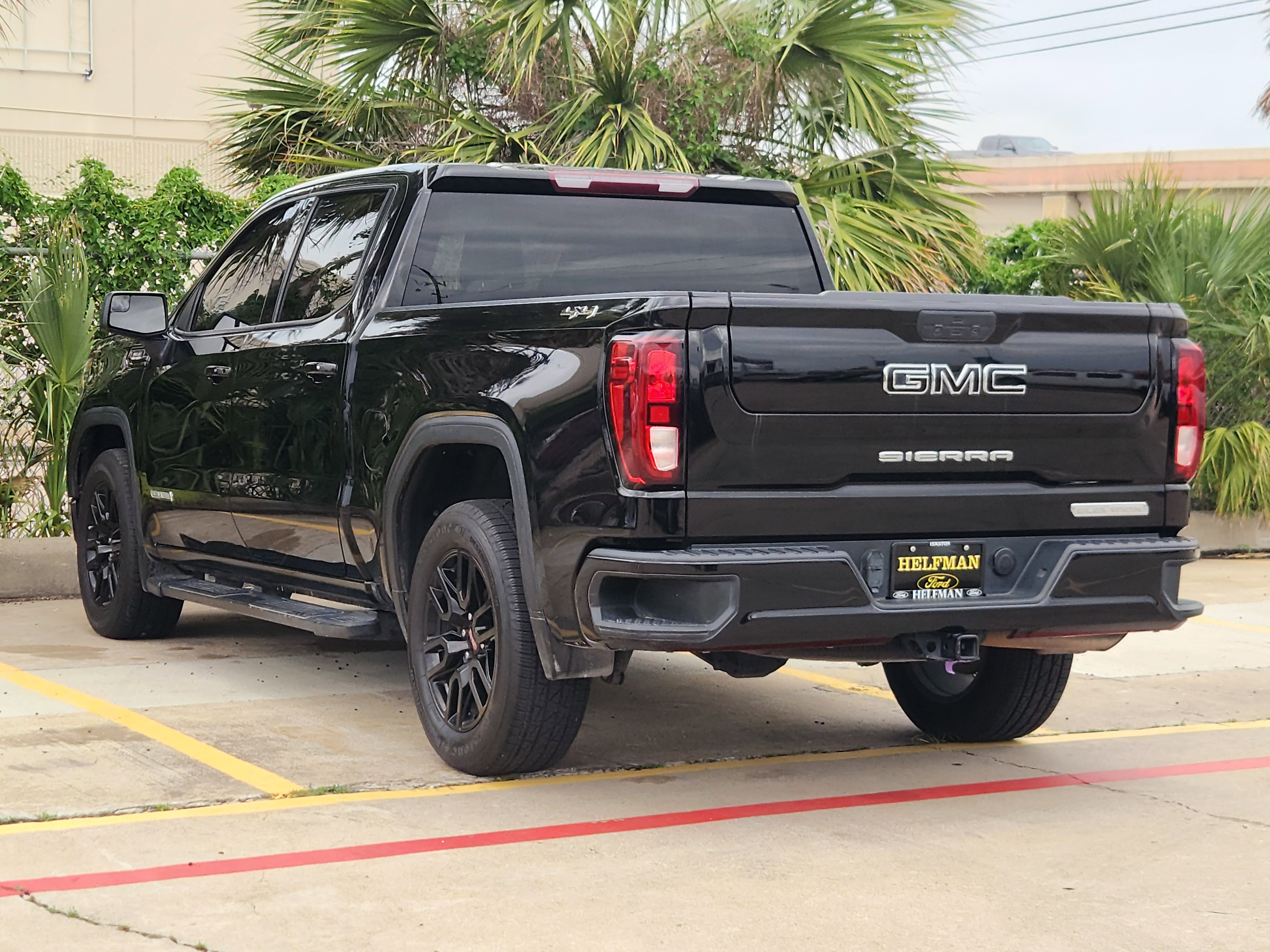 Used 2022 GMC Sierra 1500 Elevation w/ LPO, Elevation Black Package AWD/4WD image 4