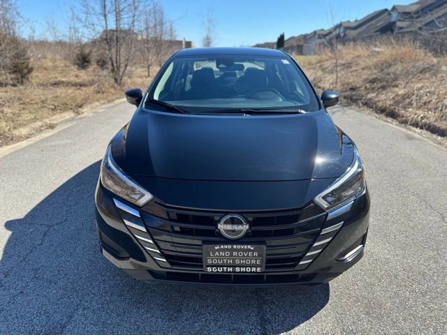 Used 2025 Nissan Versa SV image 3
