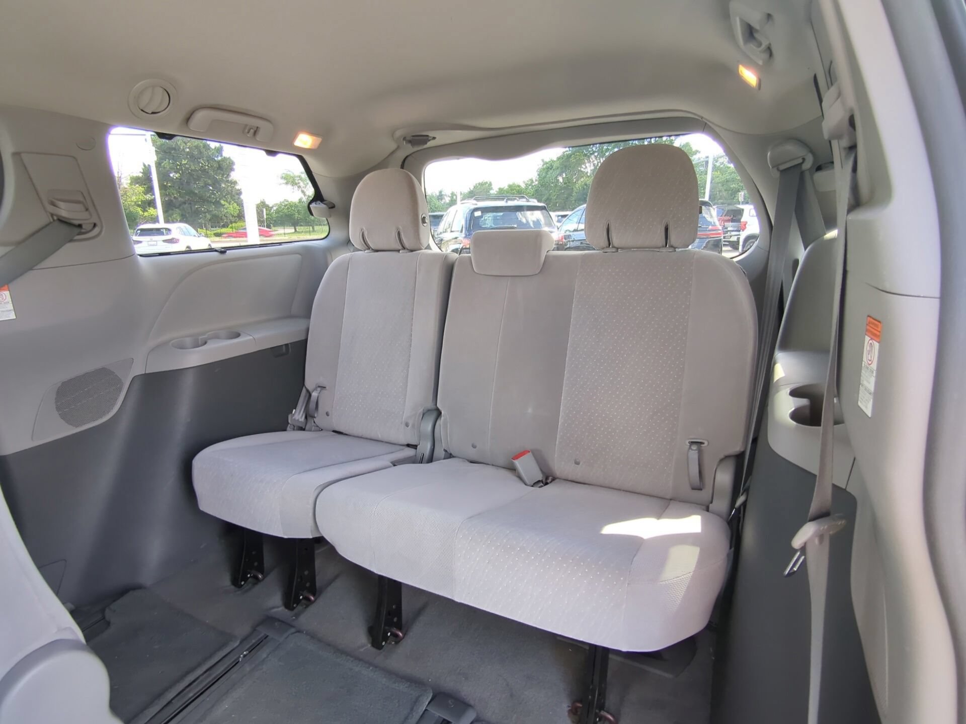 Used 2017 Toyota Sienna LE AWD/4WD image 9