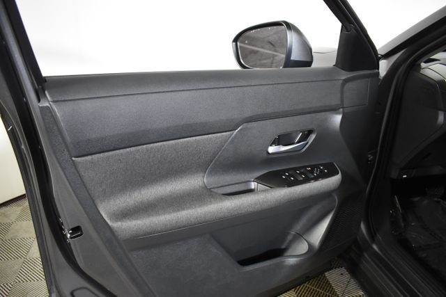 Certified 2025 Nissan Kicks SV AWD/4WD image 7