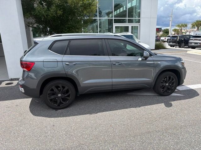 Certified 2024 Volkswagen Taos SE w/ Panoramic Sunroof Package FWD image 5
