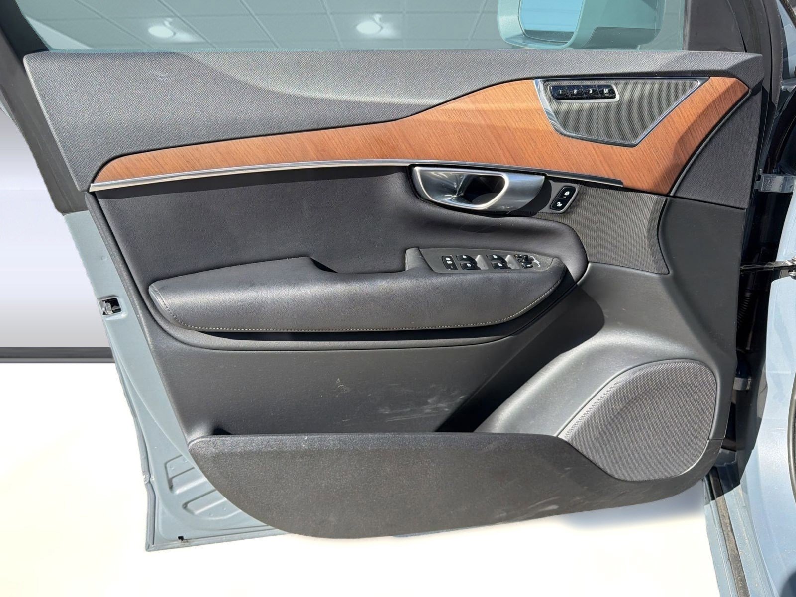 Used 2023 Volvo XC90 B6 Plus w/ Protection Package Premier AWD/4WD image 13