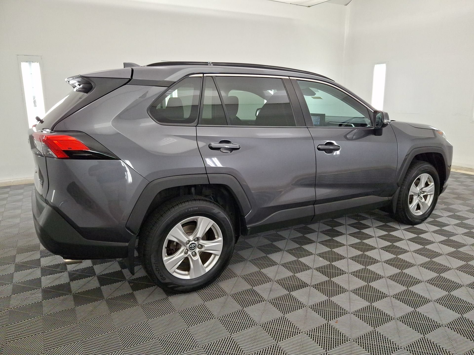 Certified 2020 Toyota RAV4 XLE w/ Convenience Package AWD/4WD image 25