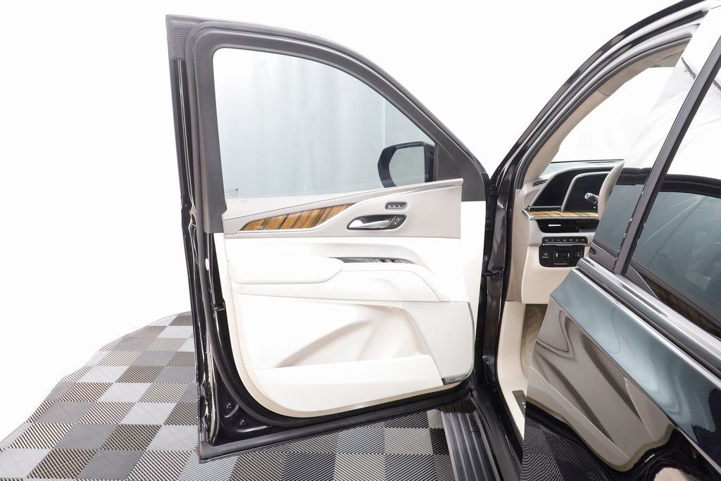 Used 2024 Cadillac Escalade Sport Platinum w/ LPO, ONYX Package image 5