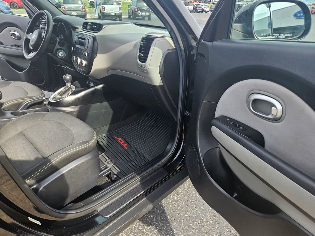 Used 2014 Kia Soul + FWD image 19