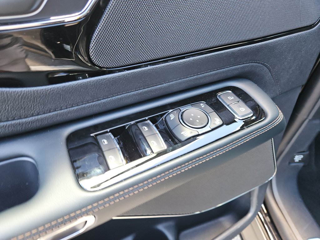 New 2025 Lincoln Aviator 2WD w/ Jet Appearance Package image 19