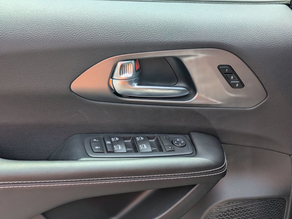 New 2027 Chrysler Pacifica Select FWD image 12