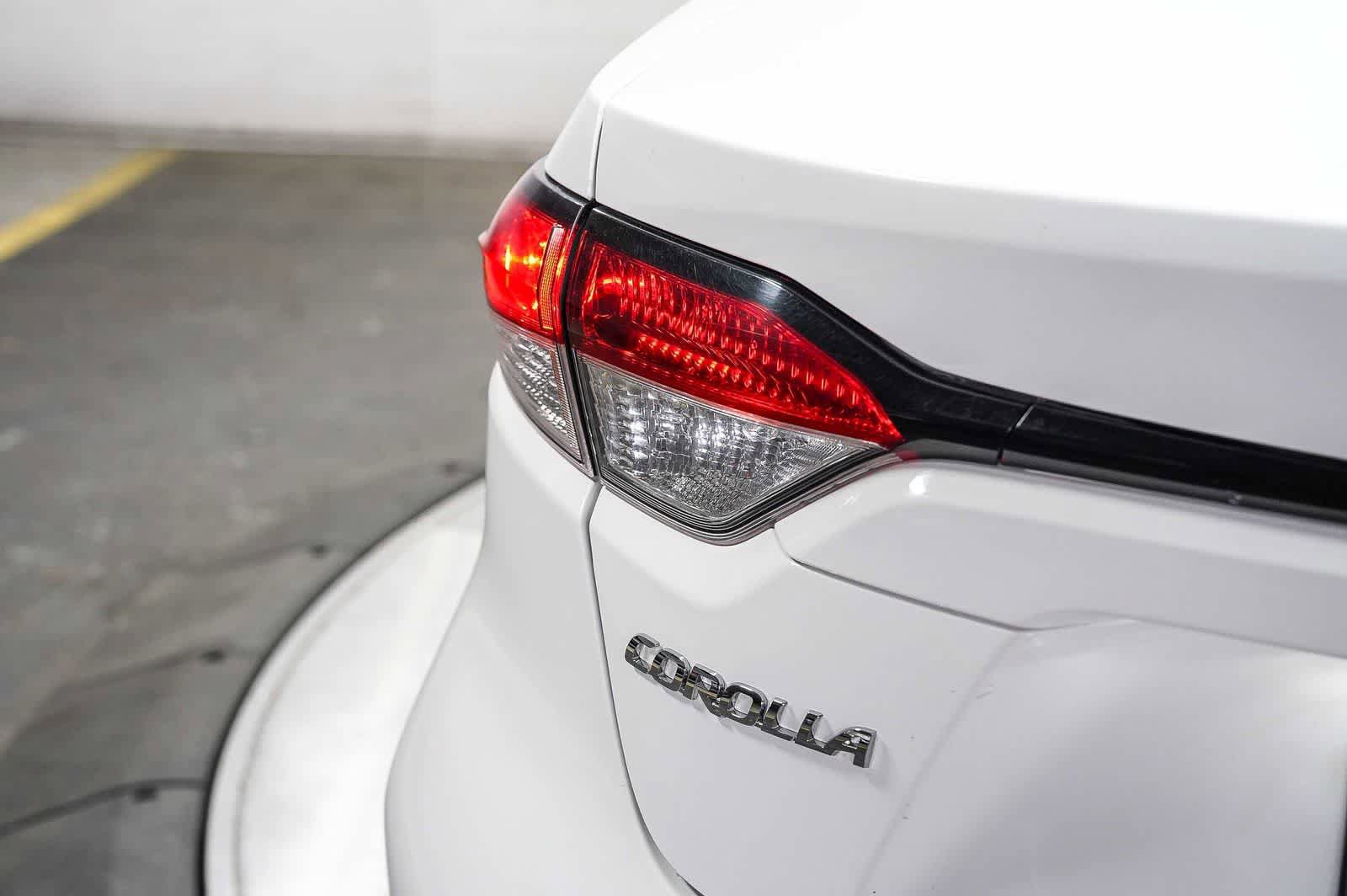 Certified 2022 Toyota Corolla LE FWD image 11