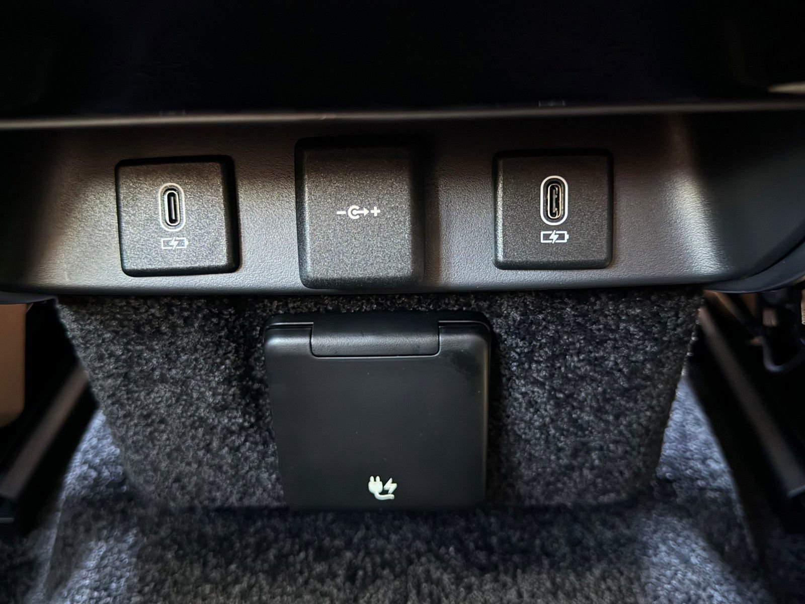 New 2026 Land Rover Range Rover SE image 29