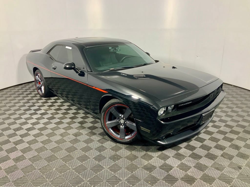 Used 2014 Dodge Challenger R/T w/ R/T Redline Group RWD image 2
