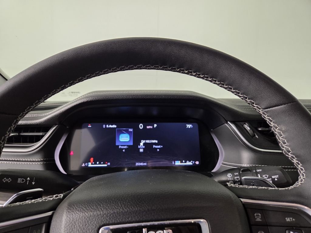 Certified 2025 Jeep Grand Cherokee Limited image 16