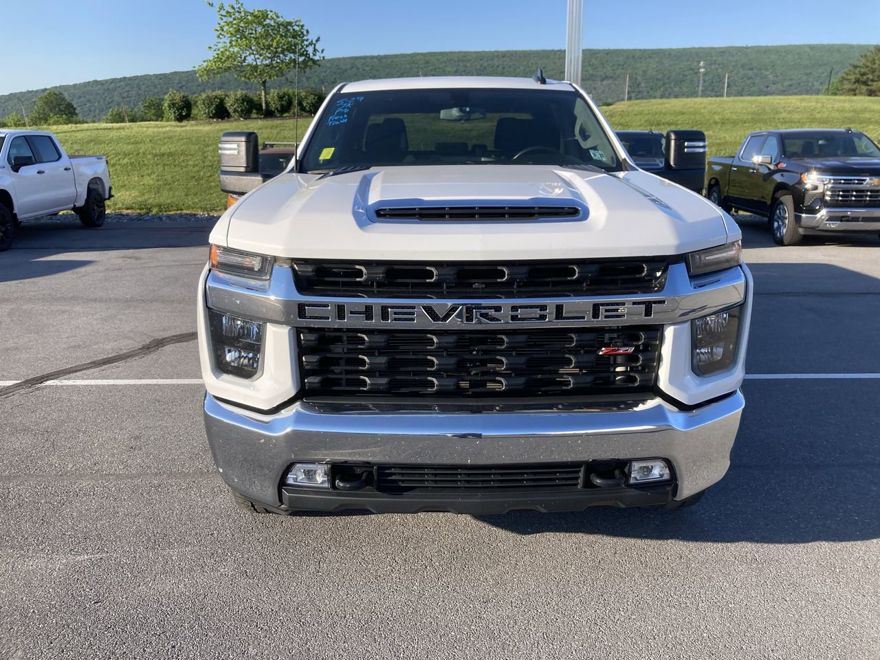 Used 2022 Chevrolet Silverado 3500 LT w/ Convenience Package AWD/4WD image 2