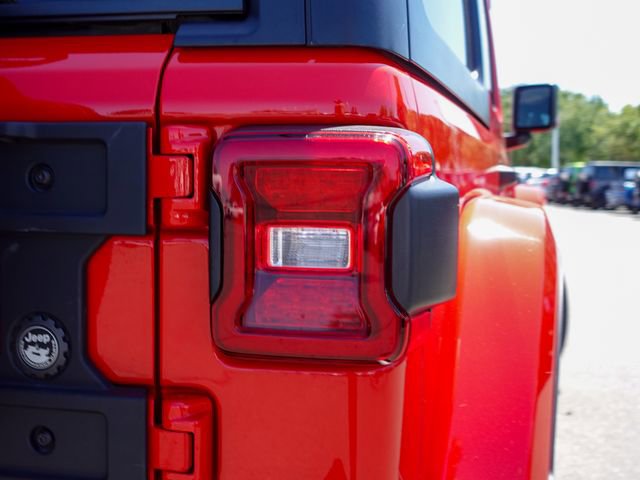 Used 2023 Jeep Wrangler Unlimited Sahara w/ Dual Top Group AWD/4WD image 6