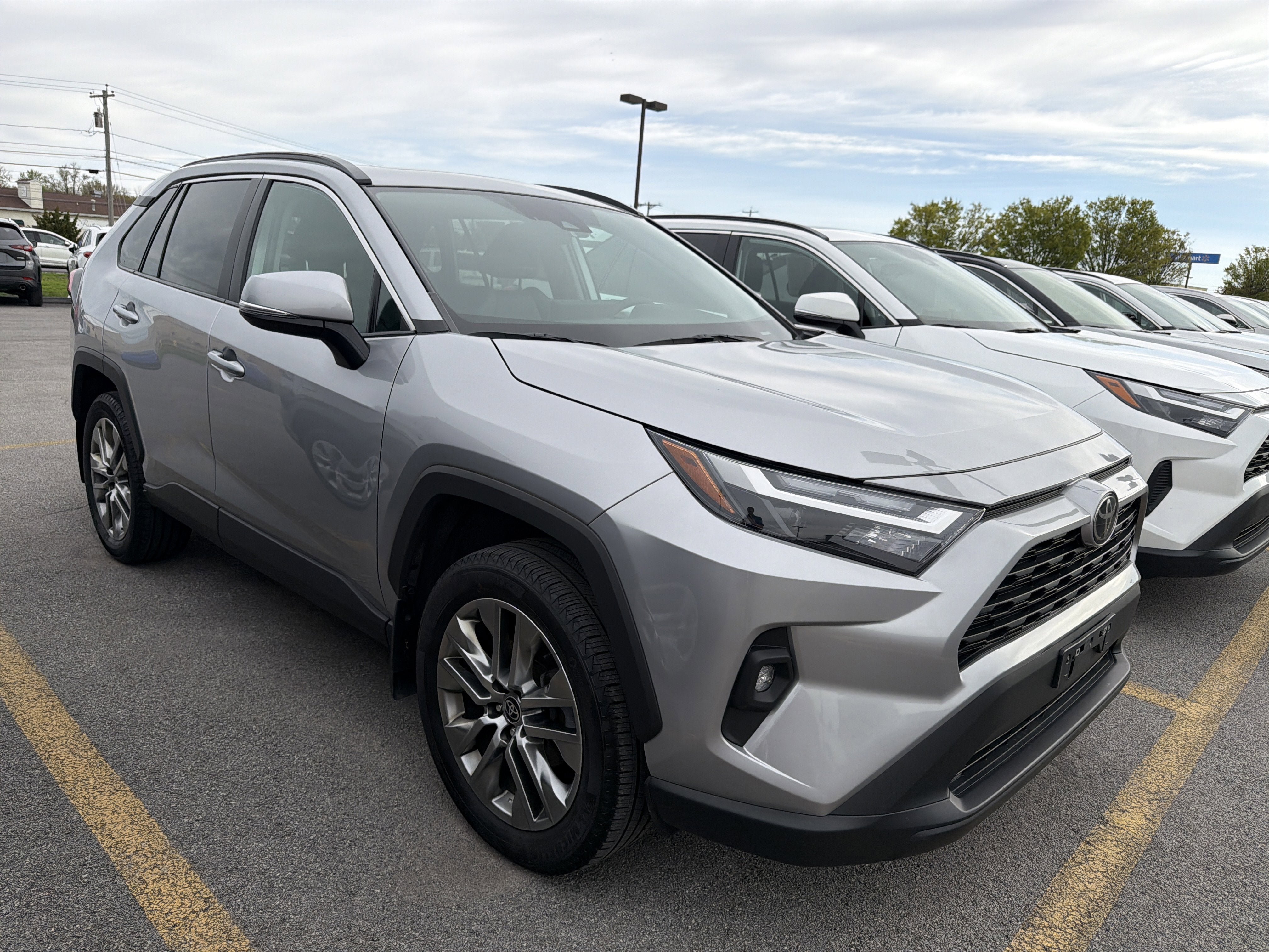 Used 2023 Toyota RAV4 XLE Premium AWD/4WD image 2