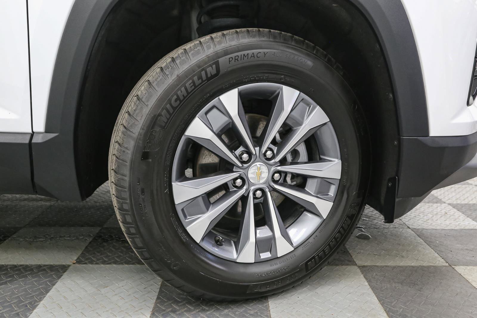 Used 2025 Chevrolet Equinox LT w/ Convenience Package II image 17