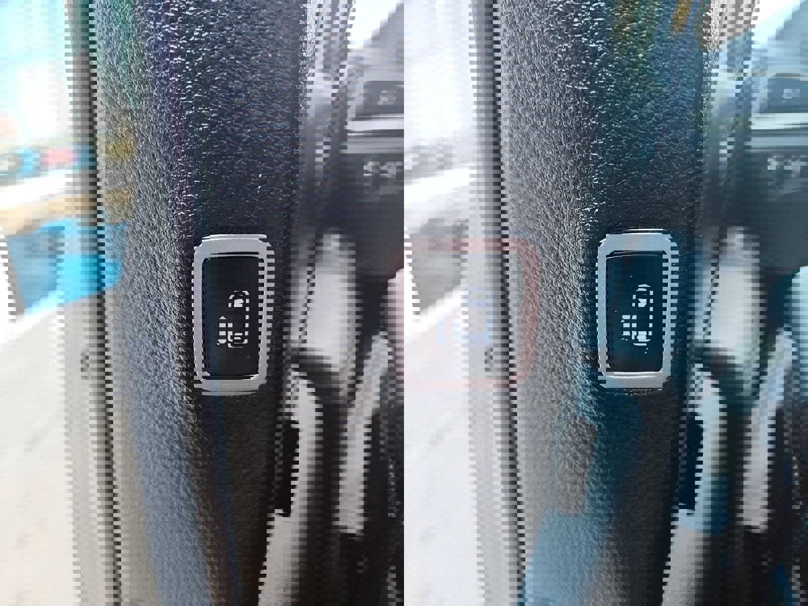 Used 2025 Chrysler Pacifica Select image 19